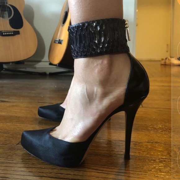 🌟Escada pumps Eur Size 39/US Size 9🌟 - Picture 5 of 8